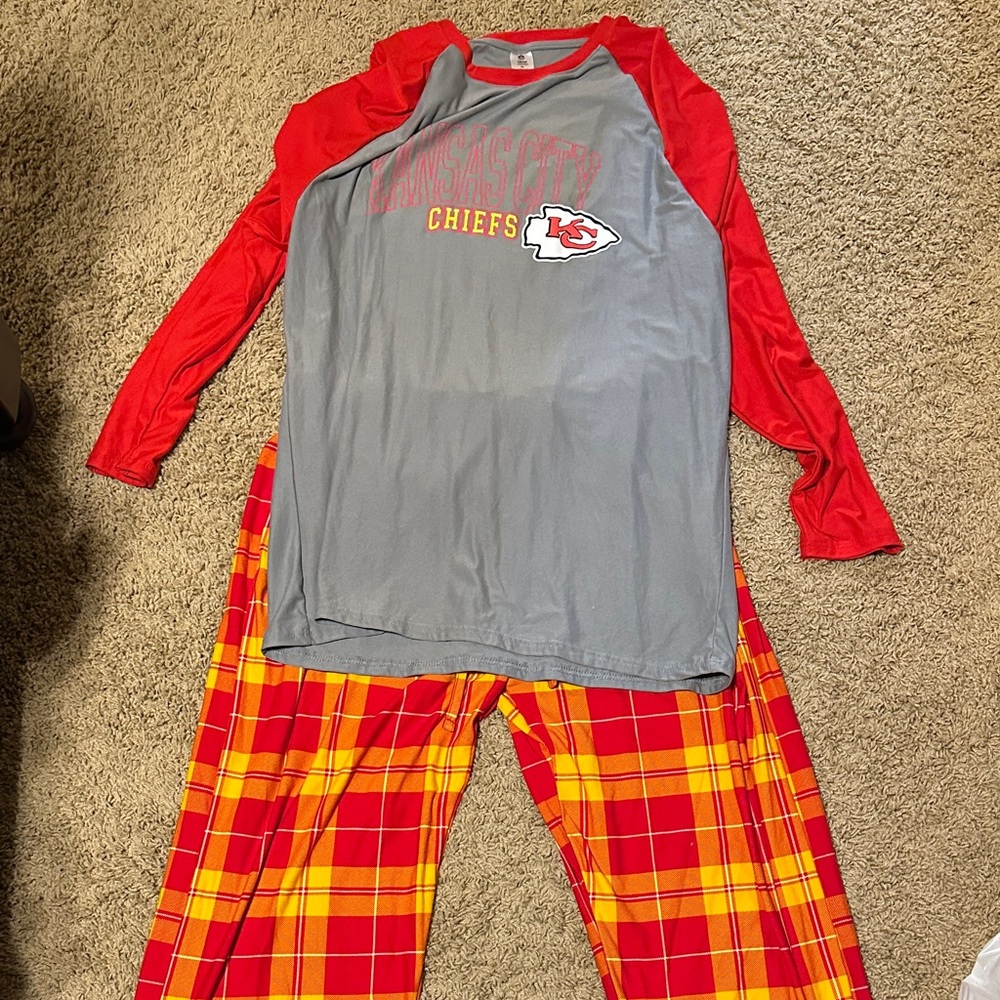 NFL Kansas City Chiefs Men XL Red and Gray Pajama Set